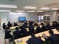 生徒用タブレットを活用したグループ活動を行いました！（情報電子類型２年）